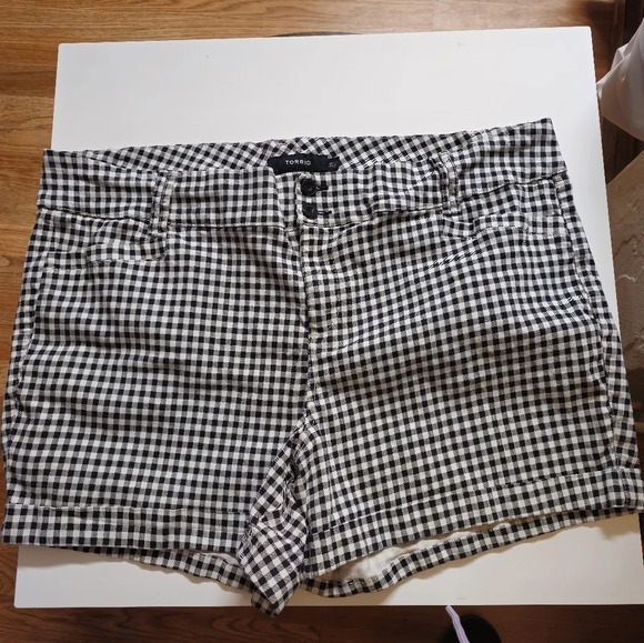 TORRID SHORTS - Picture 1 of 8